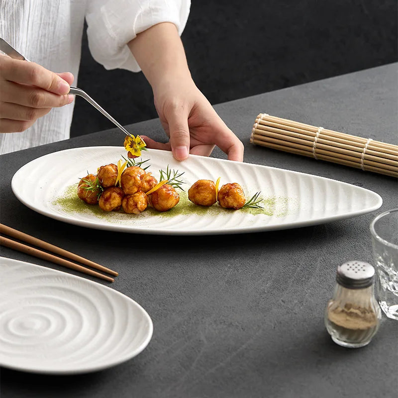 ✨ Irregular Elegance – Creative High-End Dinner Plate for Trendy Tables